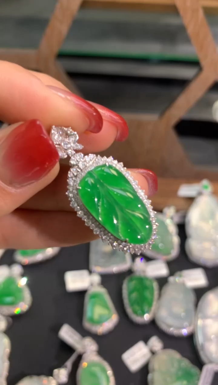 【闪购商品】翡翠吊坠(不含链)18K金镶嵌吊坠