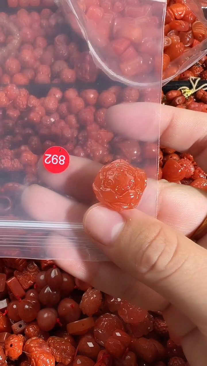 颈饰未镶嵌南红玛瑙1