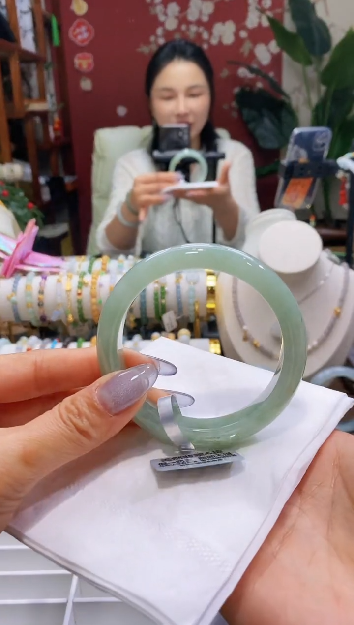 【闪购商品】翡翠手镯未镶嵌110/57.9/11.4*8.5