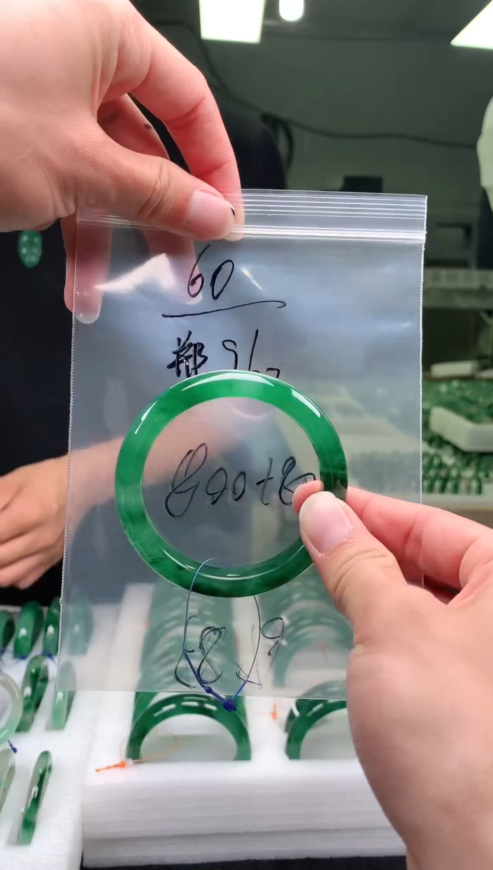 未镶嵌非洲翠石英质玉非洲翠手镯58-59圈口60号