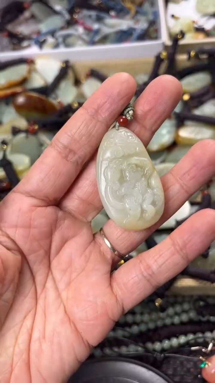 【闪购商品】和田玉颈饰未镶嵌多样性发货没有证书拍一发一有瑕