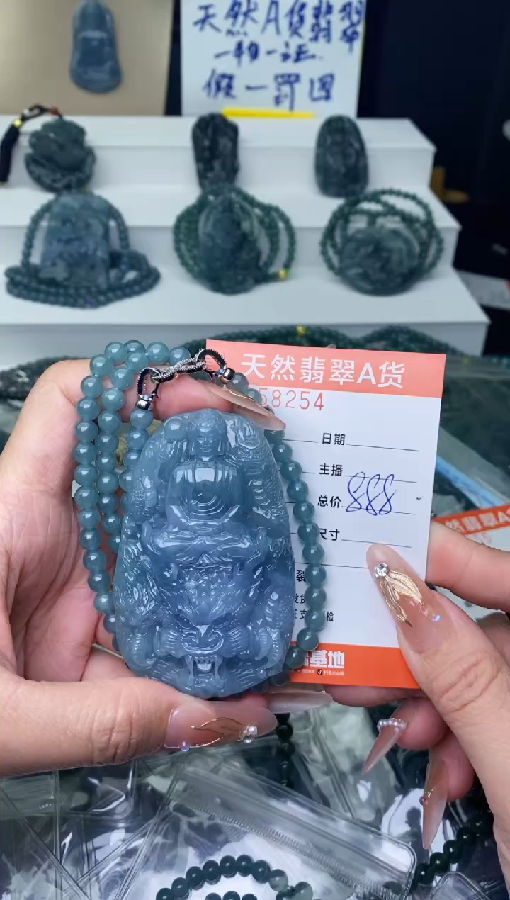 【闪购商品】翡翠颈饰未镶嵌··········
