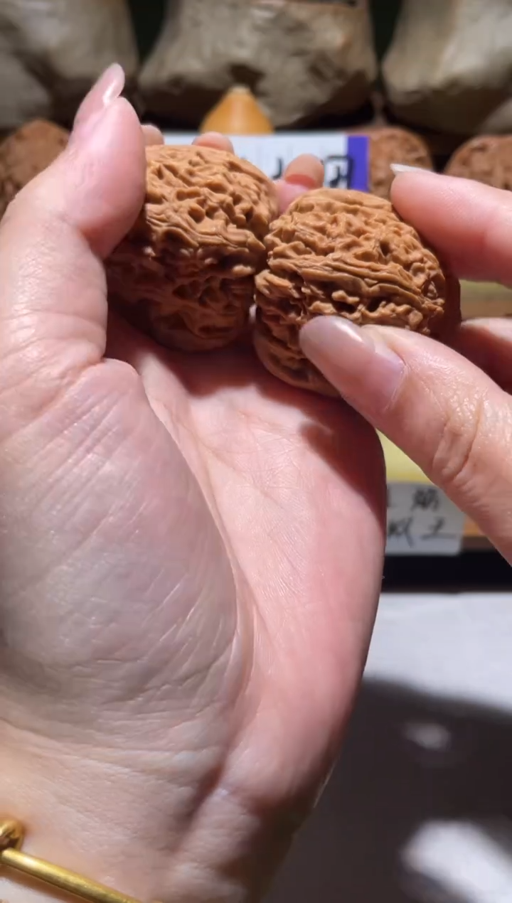 把件文玩核桃鲤****哥南疆石默认有浮黄