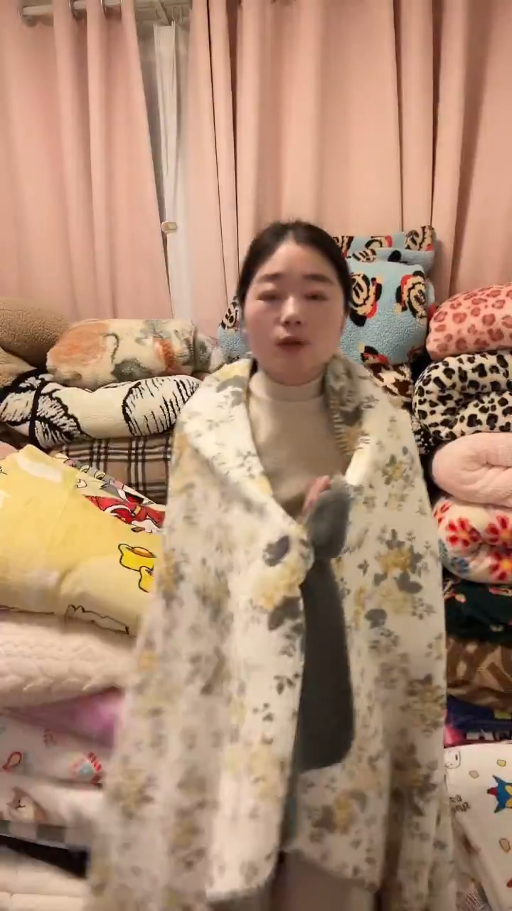 聚酯纤维1.2-1.8小黄花-披肩毯