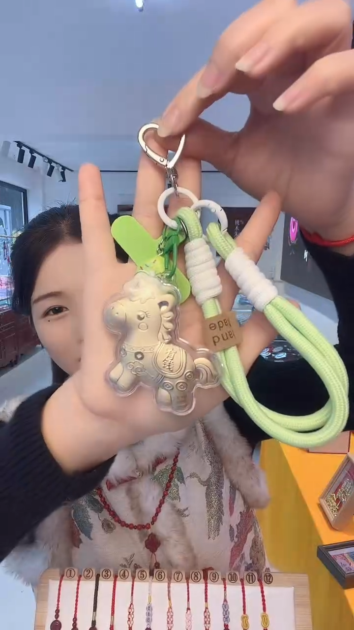 龙母吉物创意马挂件