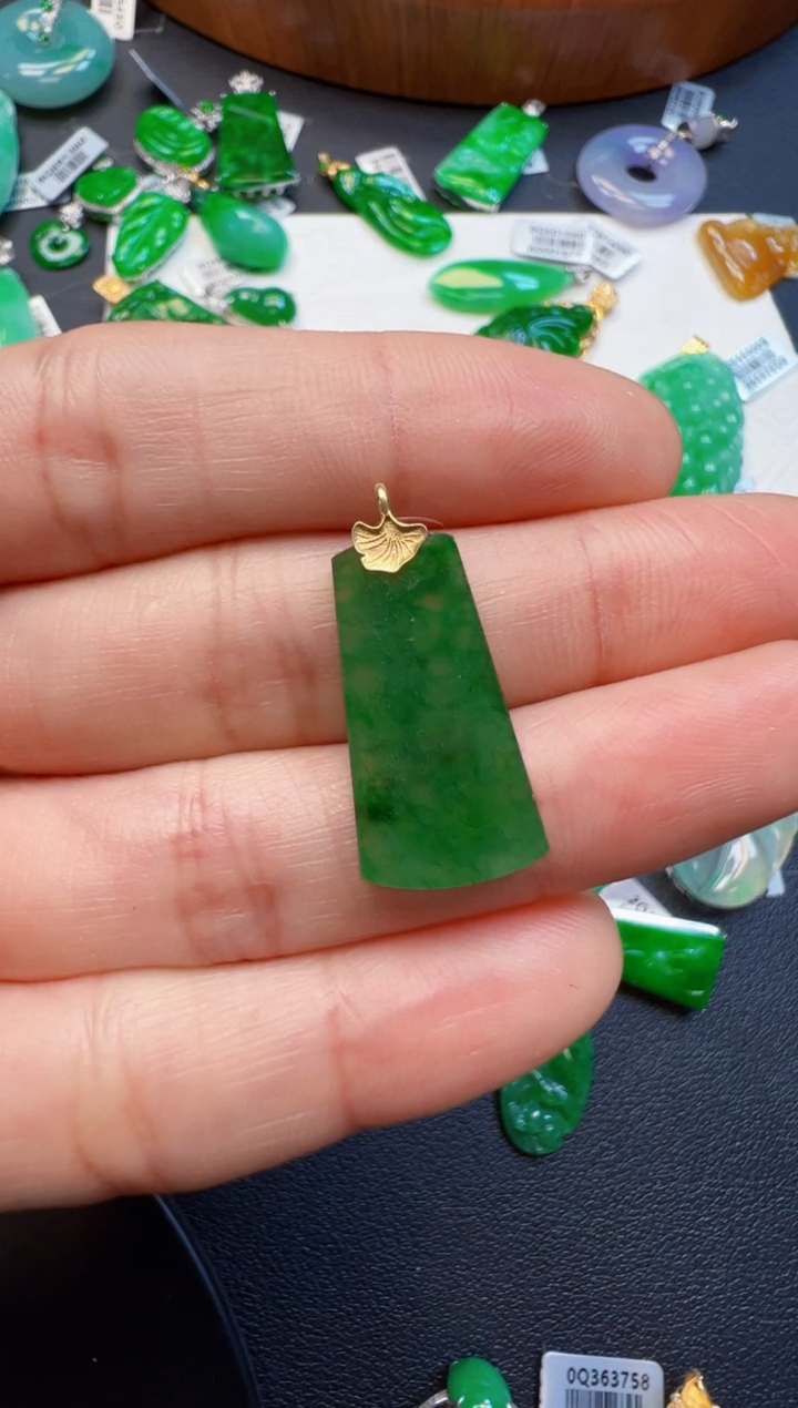【闪购商品】翡翠吊坠(不含链)18K金镶嵌660