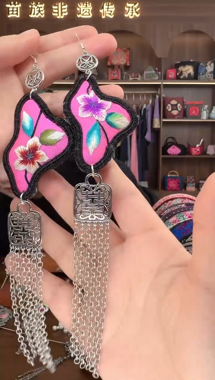 【闪购商品】织绣扶光苗绣传承66