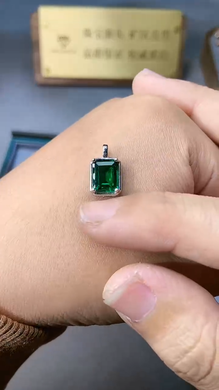 【闪购商品】透辉石吊坠银S925镶嵌354