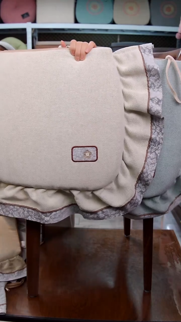 布大边雪尼—淡轻：绿色2个+米色2个