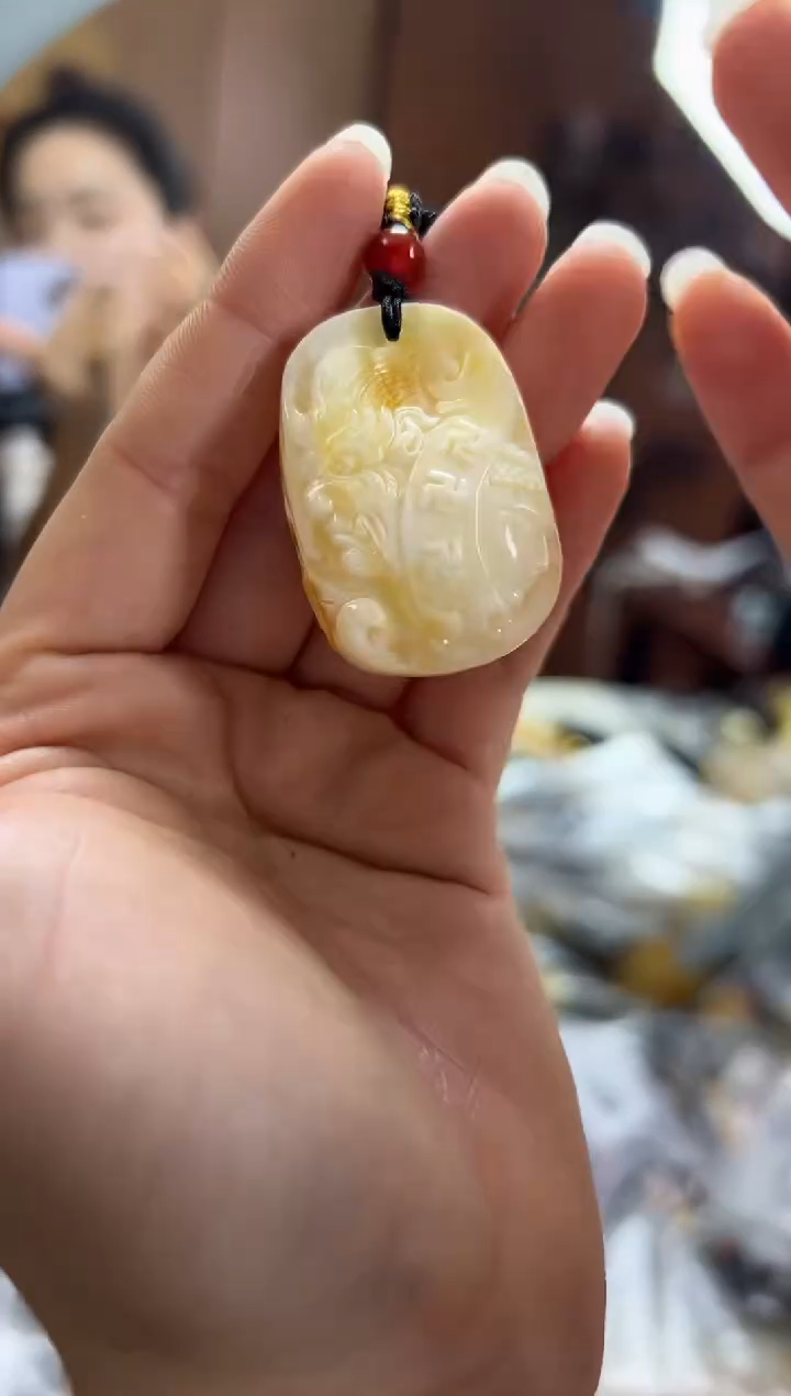 【闪购商品】琥珀裸石未镶嵌蜜蜡吊坠