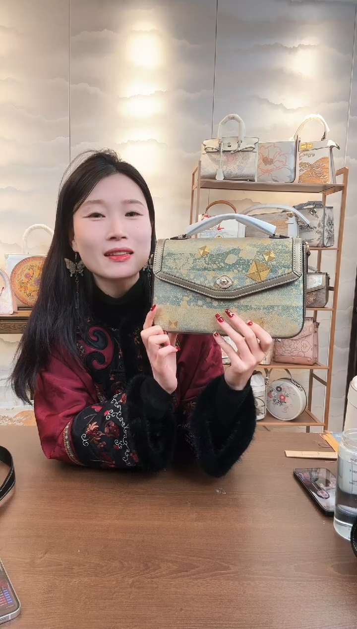 【闪购商品】织绣【1号】岁兮子兮头层牛皮 邮差包