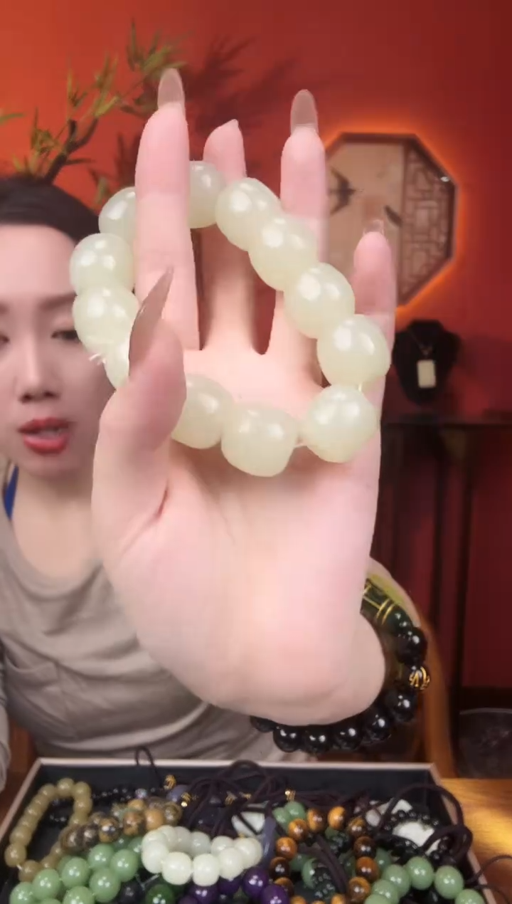 未镶嵌手串透闪石质玉新疆米达老邢珠卡18