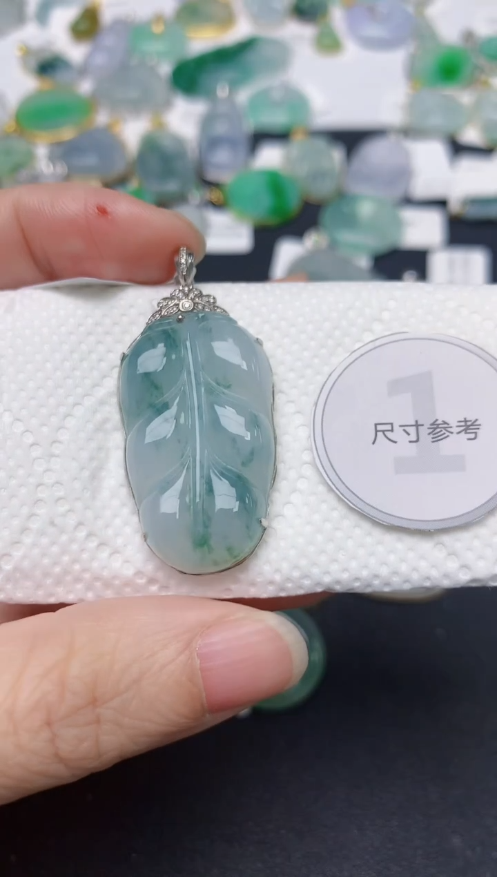 颈饰18K金镶嵌翡翠天然缅甸A货翡翠