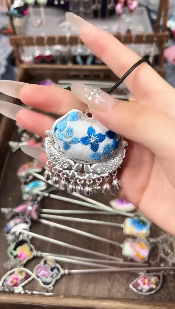 织绣民族风非遗老绣饰品166