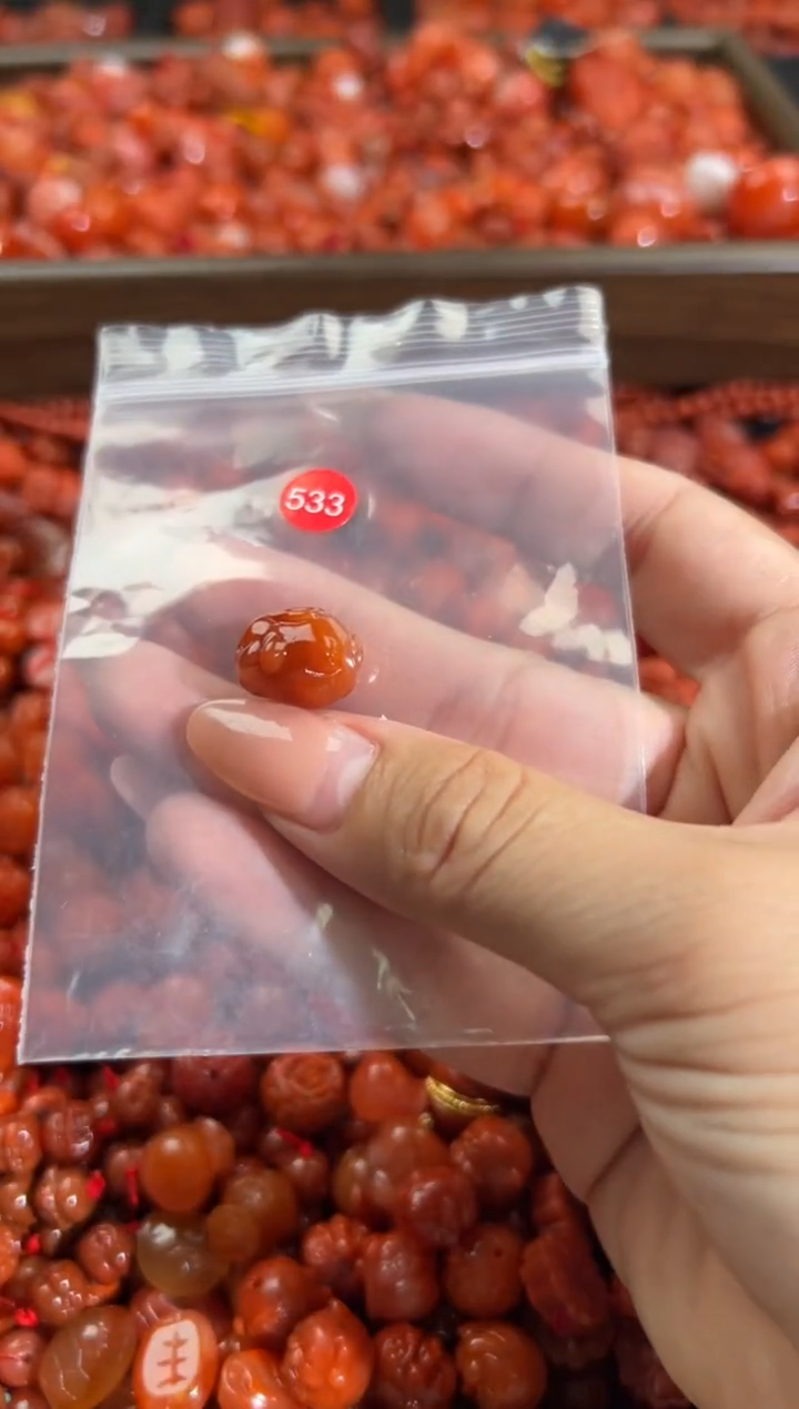 南红玛瑙未镶嵌颈饰1