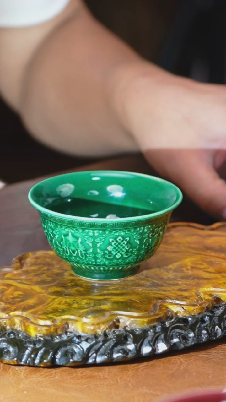 帝王绿颜色釉八宝单杯