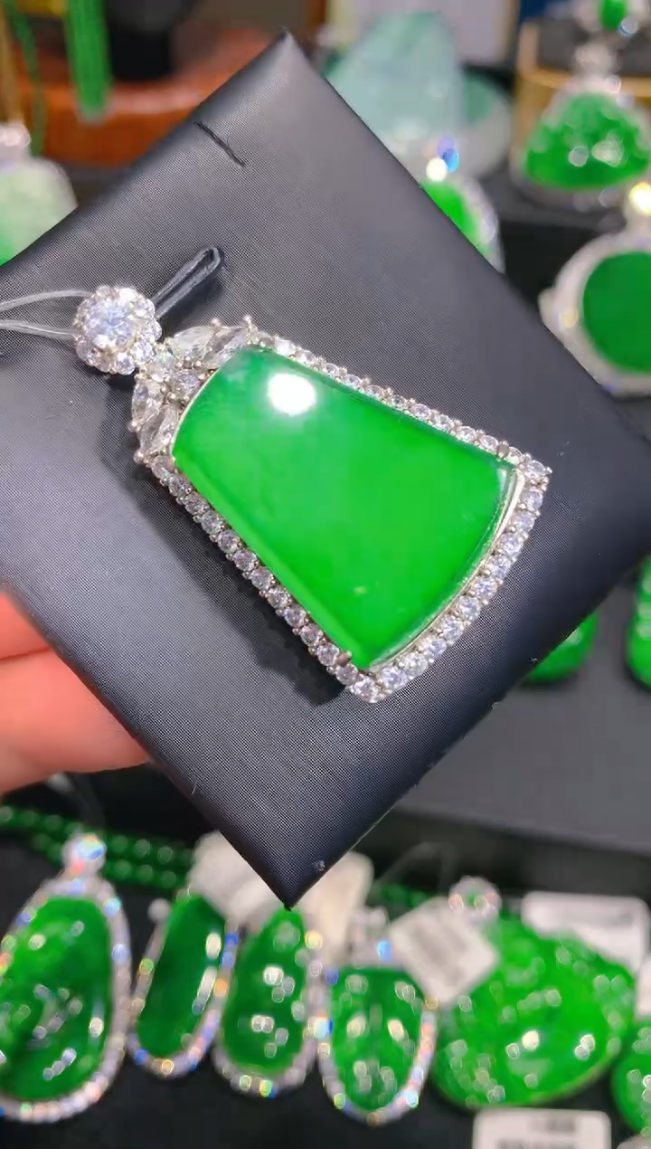 【闪购商品】翡翠颈饰银S925镶嵌64一季