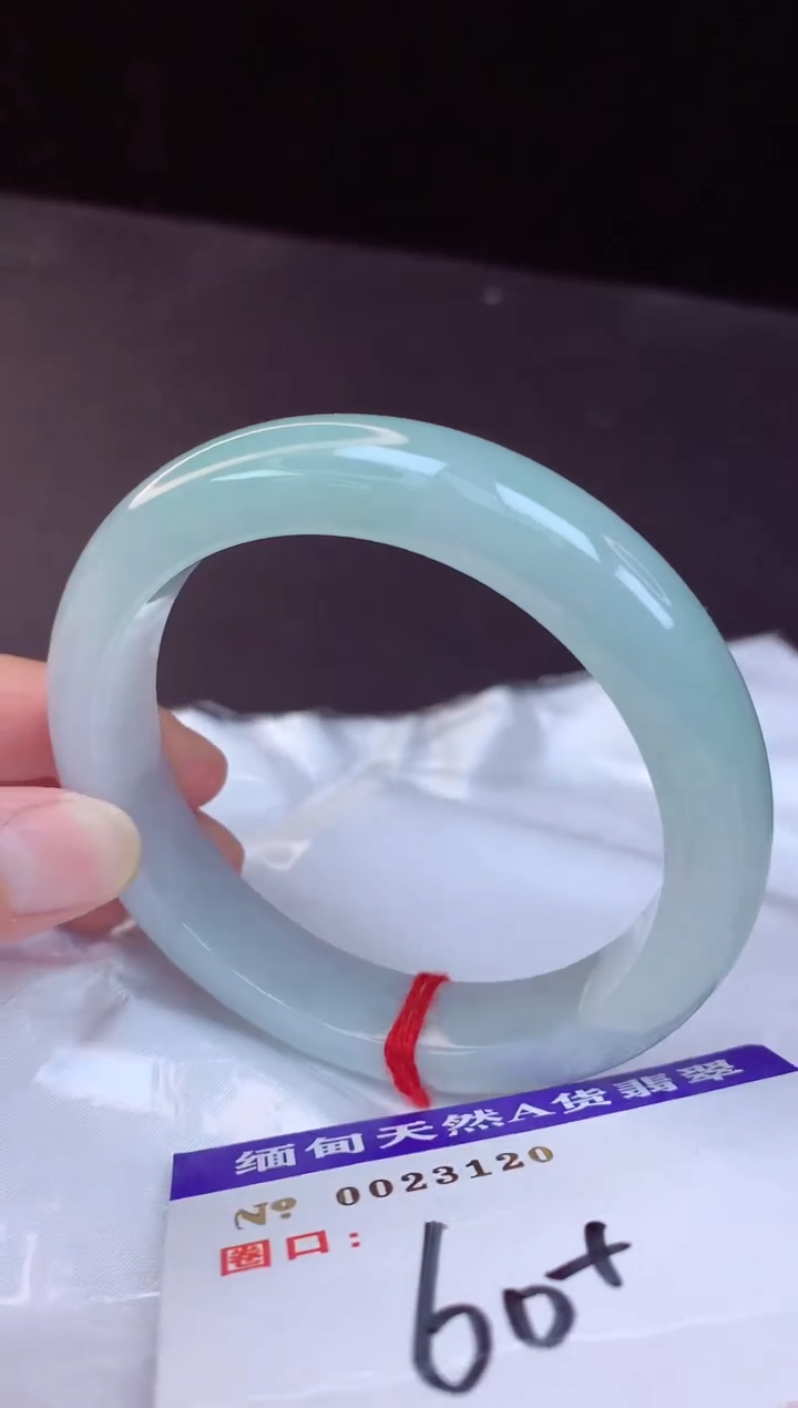 【闪购商品】翡翠手镯未镶嵌60+
