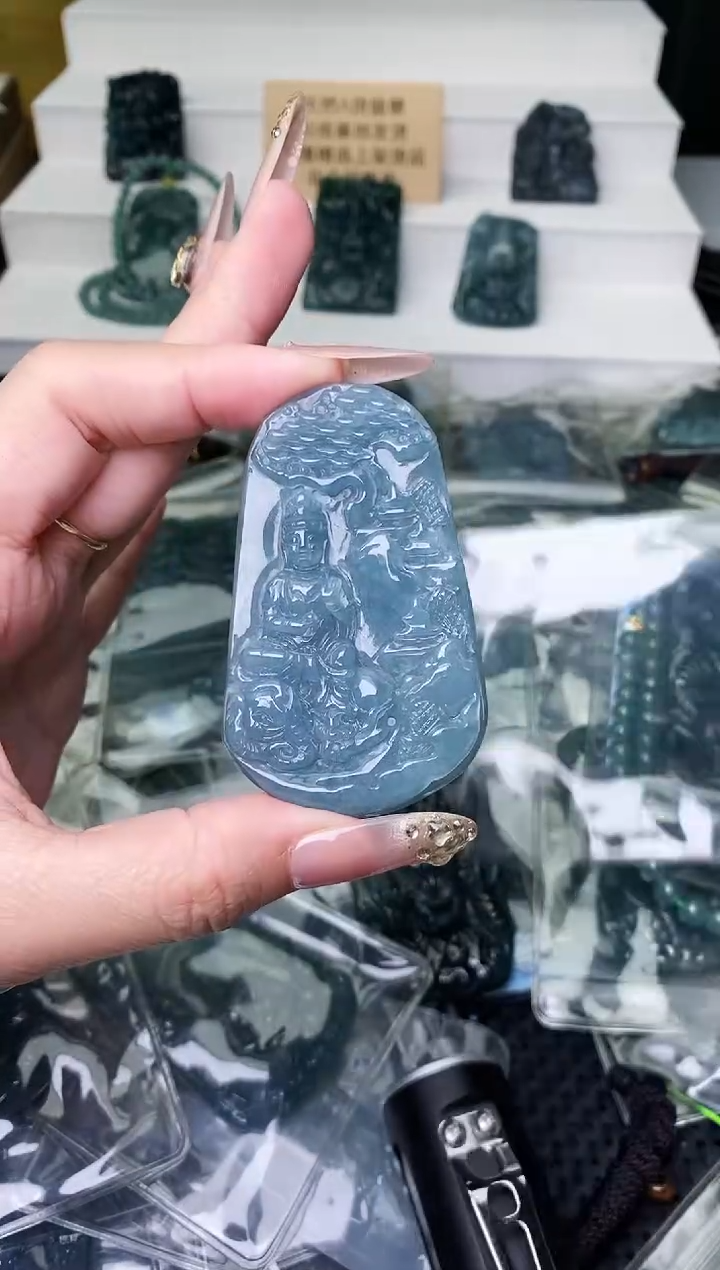 颈饰未镶嵌翡翠 