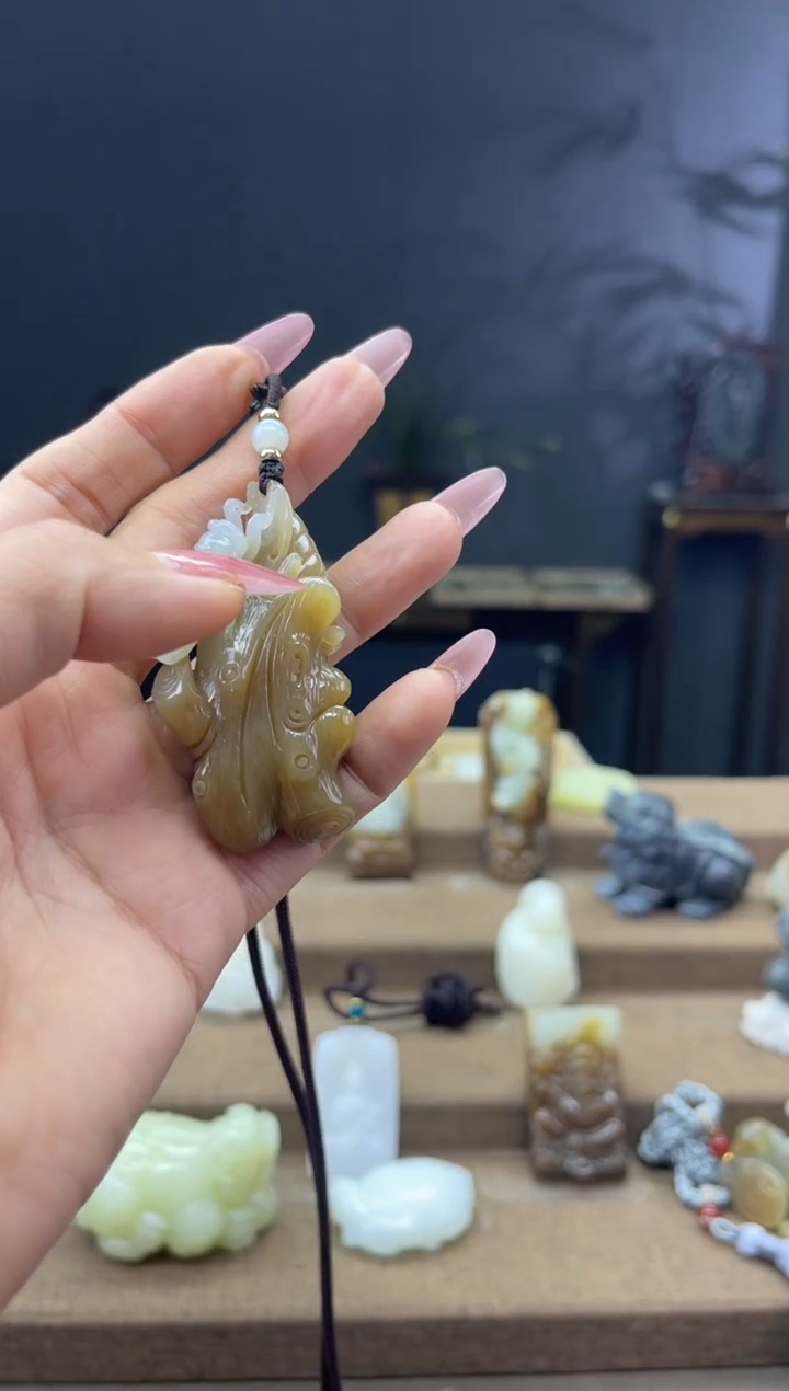 颈饰未镶嵌和田玉1