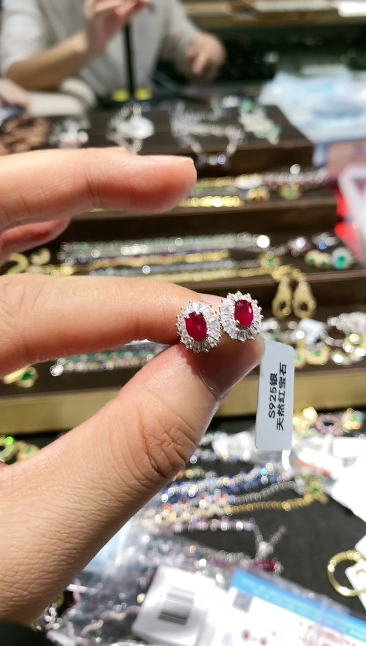 【闪购商品】红宝石耳饰银S925镶嵌耳钉