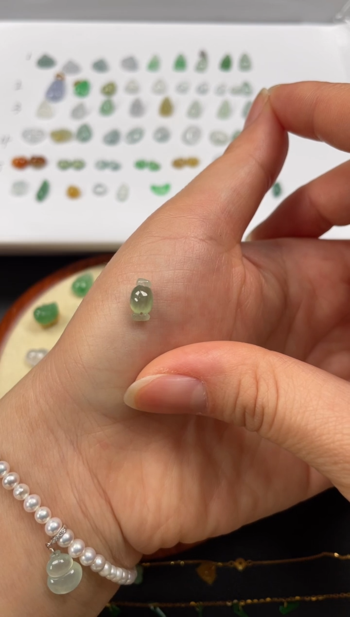 吊坠(不含链)18K金镶嵌翡翠一个JK417