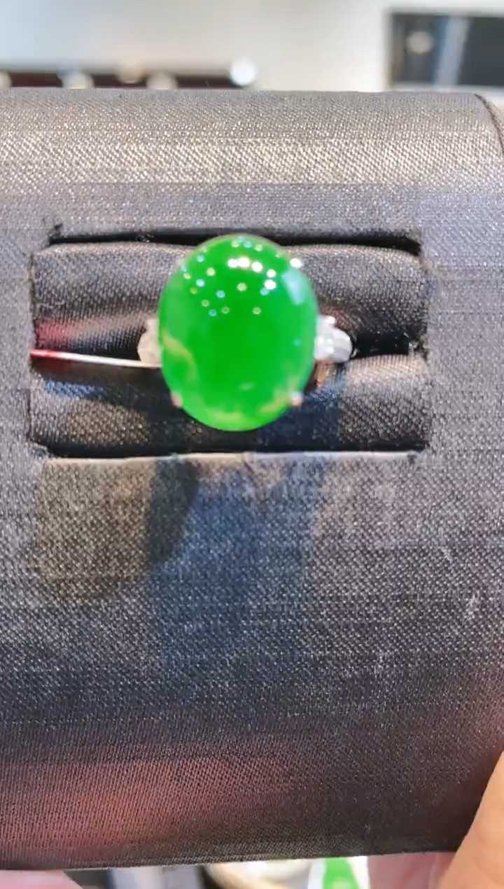 【闪购商品】翡翠颈饰18K金镶嵌A79天然A货翡翠戒指