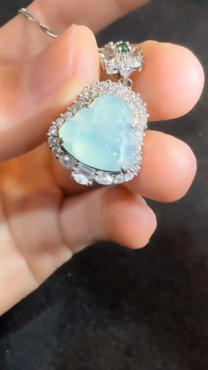 【闪购商品】翡翠吊坠(不含链)未镶嵌多样性发货其一不含链