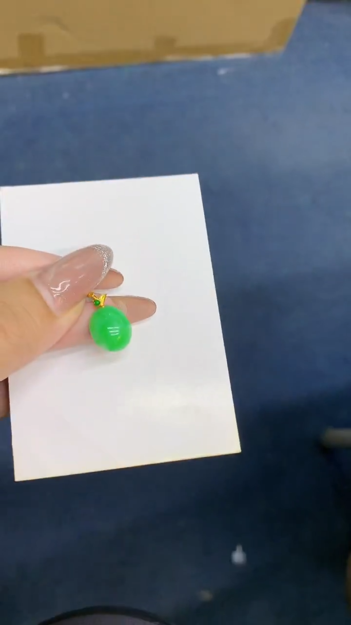 颈饰18K金镶嵌翡翠1