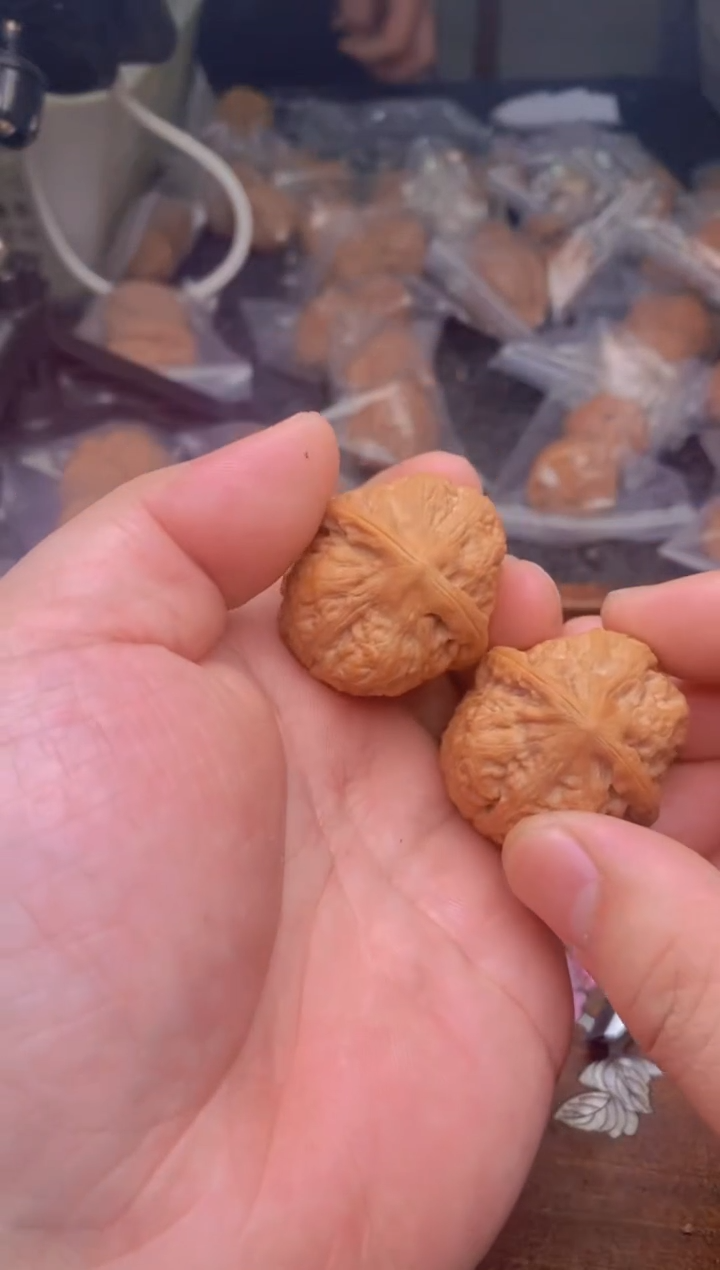 【闪购商品】文玩核桃把件B37号红方印37尺