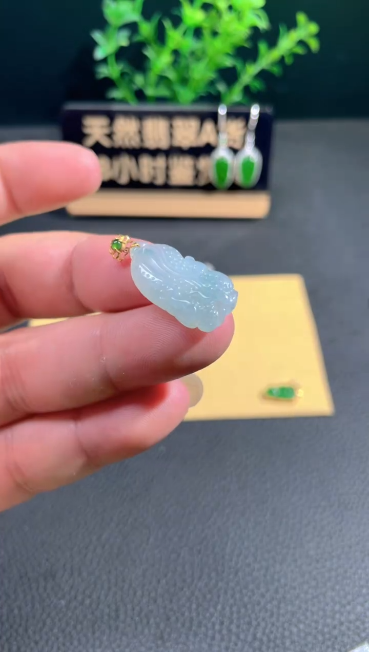 【闪购商品】翡翠颈饰18K金镶嵌翡翠