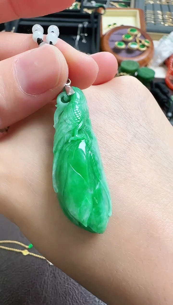 【闪购商品】翡翠未镶嵌颈饰吊坠