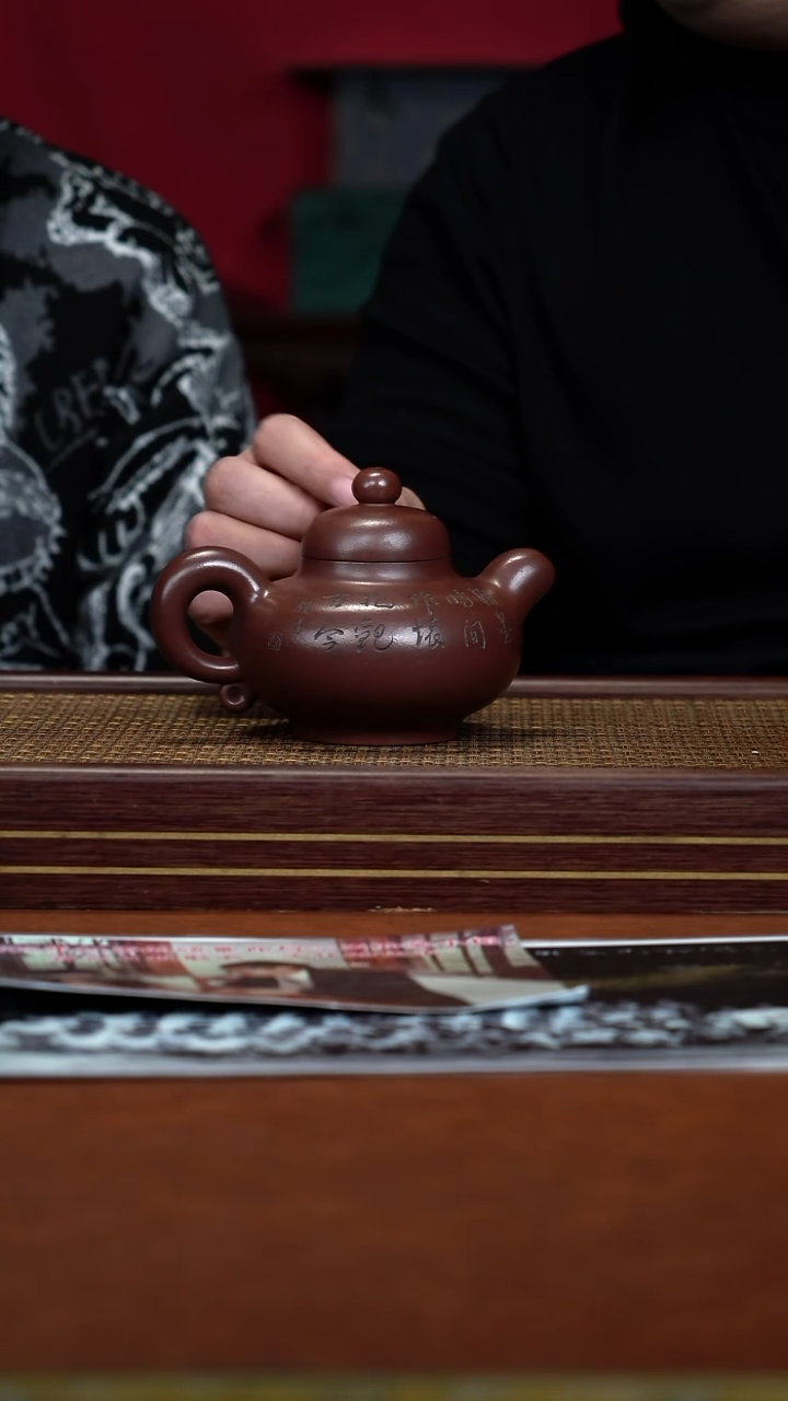 茶壶紫砂26  吴小楣  底槽清 华颖 320cc 赏盘