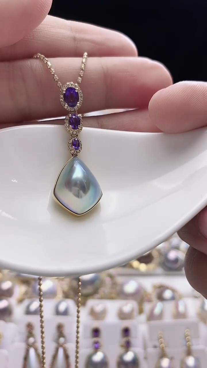 【闪购商品】拼合珍珠（马贝珠）颈饰18K金镶嵌海水马贝吊坠