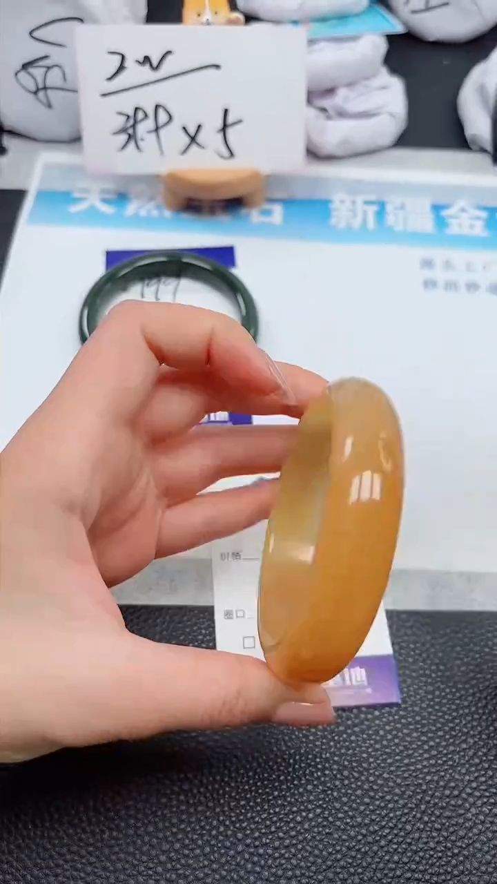 【闪购商品】石英质玉手镯未镶嵌200