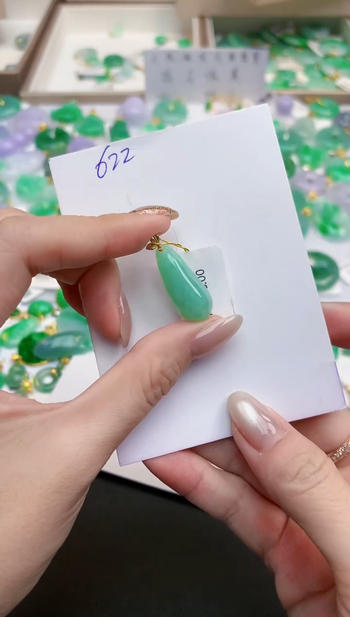 颈饰18K金镶嵌翡翠天然缅甸A货翡翠