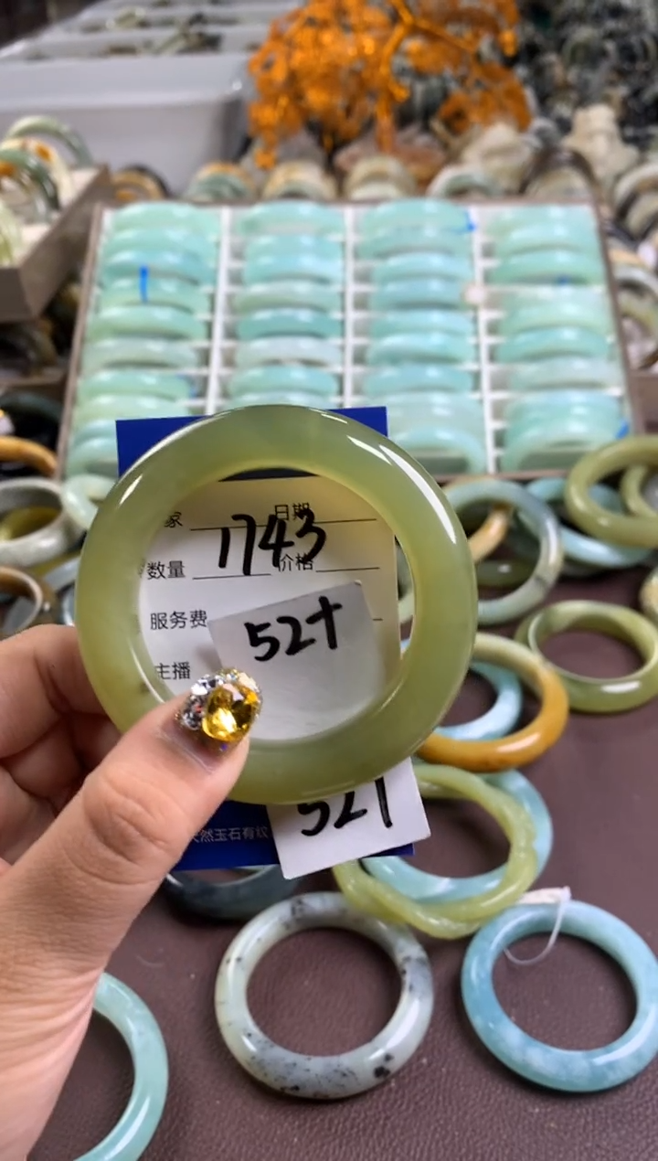 【闪购商品】蛇纹石玉手镯未镶嵌1743