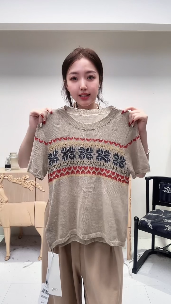 半袖刺绣圆领开衫