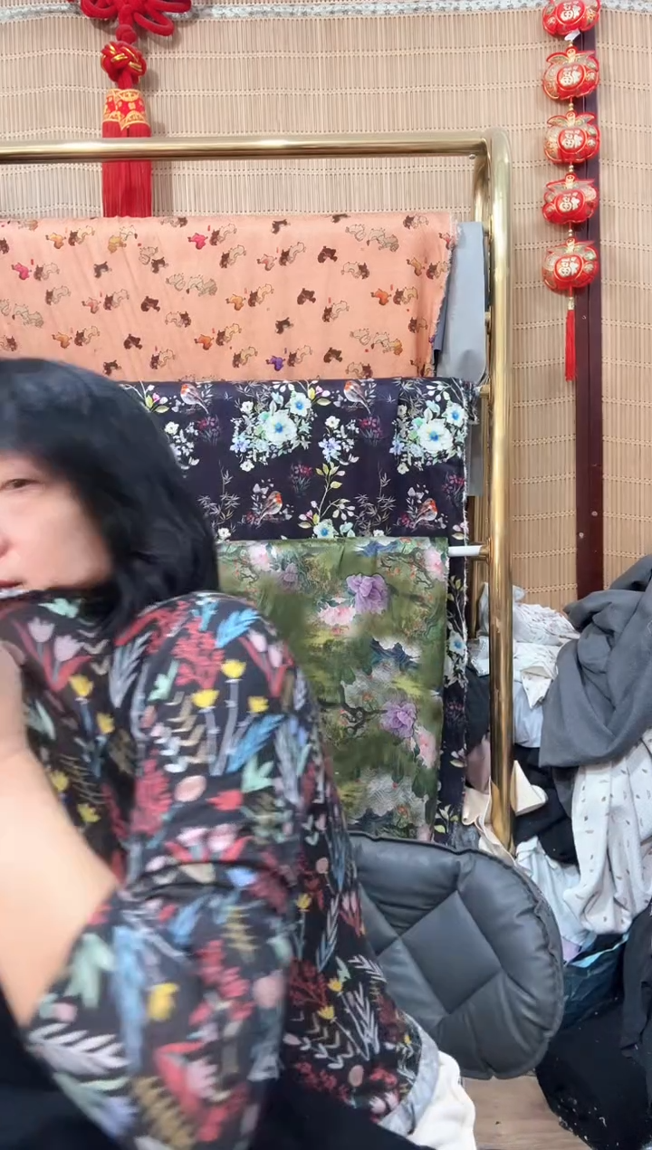 草原花针织羊毛1.2米布料（前两水掉浮色）