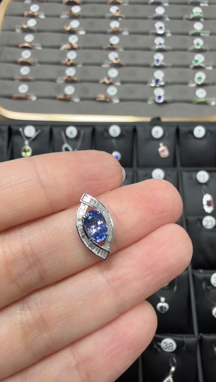 吊坠(不含链)蓝宝石18K金镶嵌主石1.11克拉