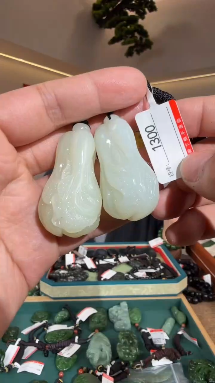 颈饰未镶嵌和田玉多样性发货发其中一件