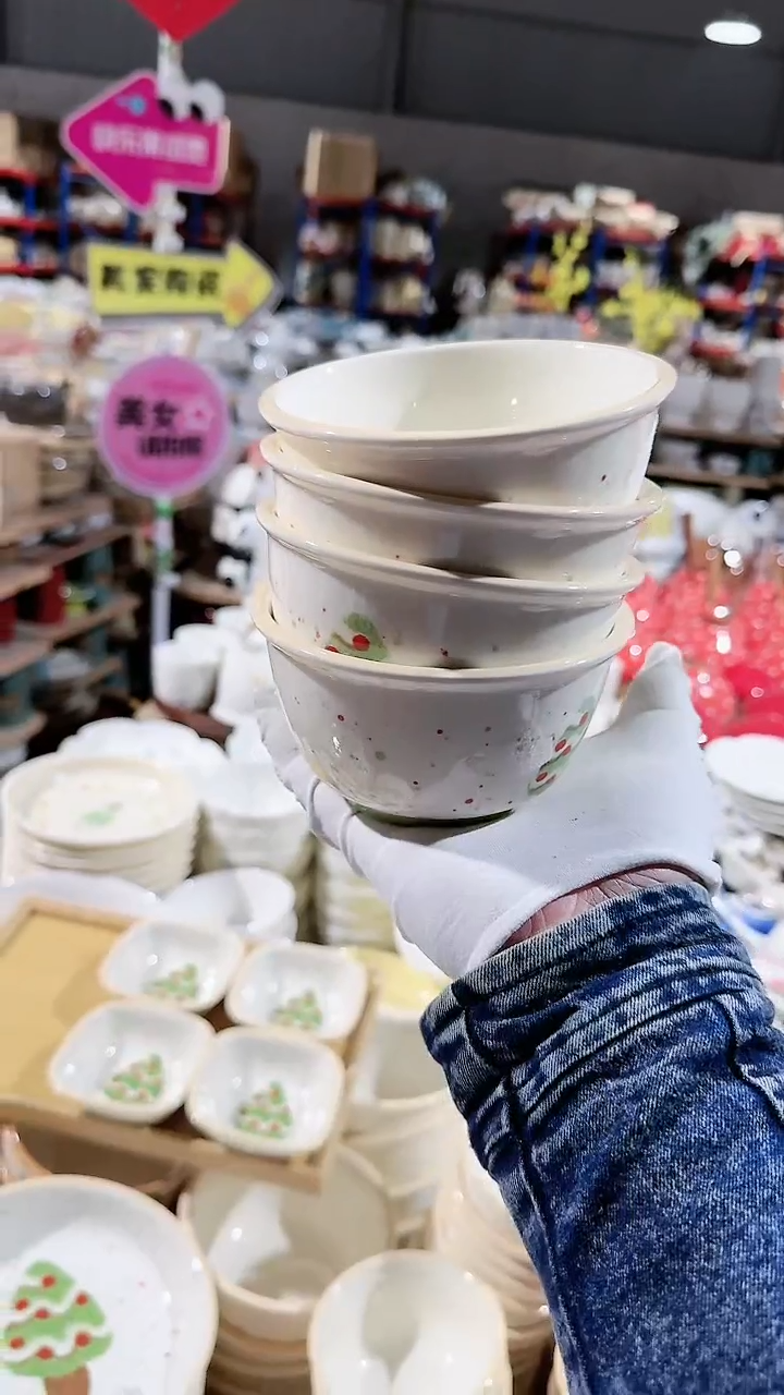 【闪购商品】瓷片4个圣诞树米饭碗微瑕 凑满20元包邮