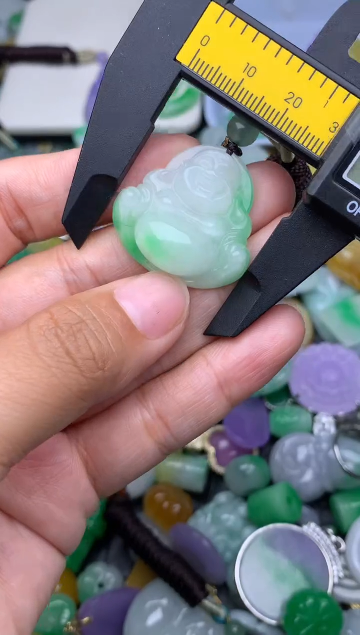 颈饰未镶嵌翡翠天然缅甸翡翠吊坠