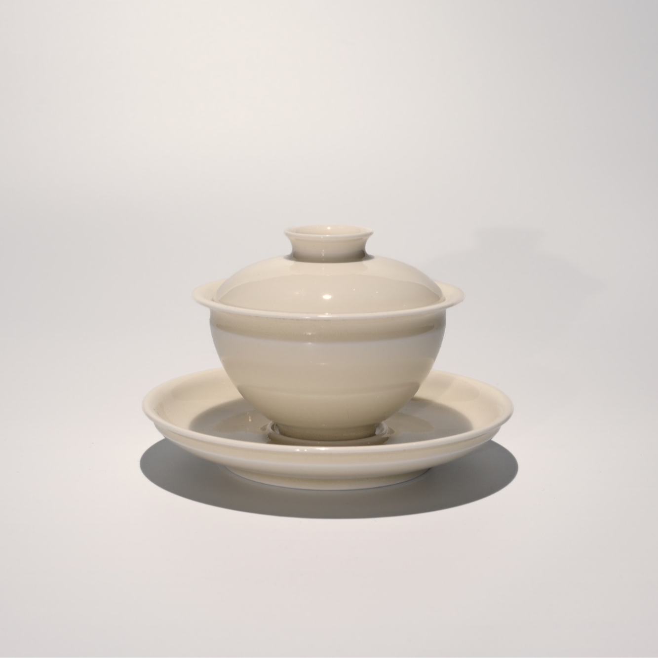 《定瓷》素面元宝束口盖碗