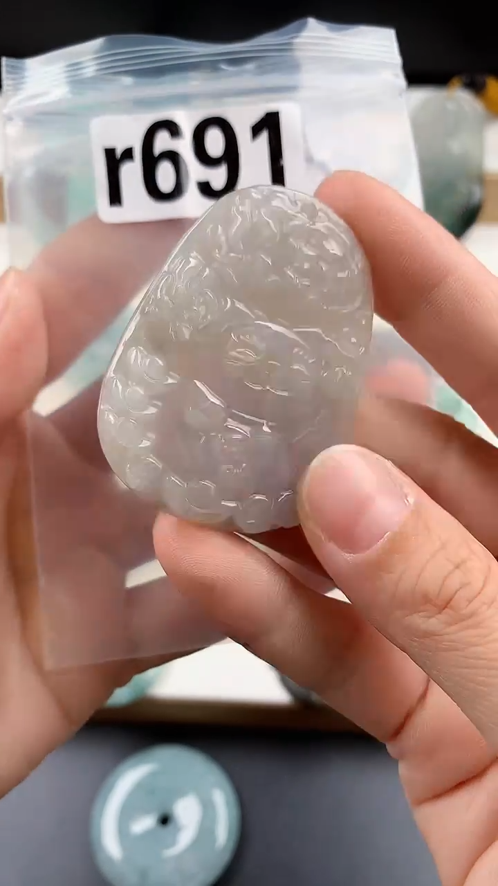 颈饰未镶嵌翡翠天然翡翠吊坠挂件