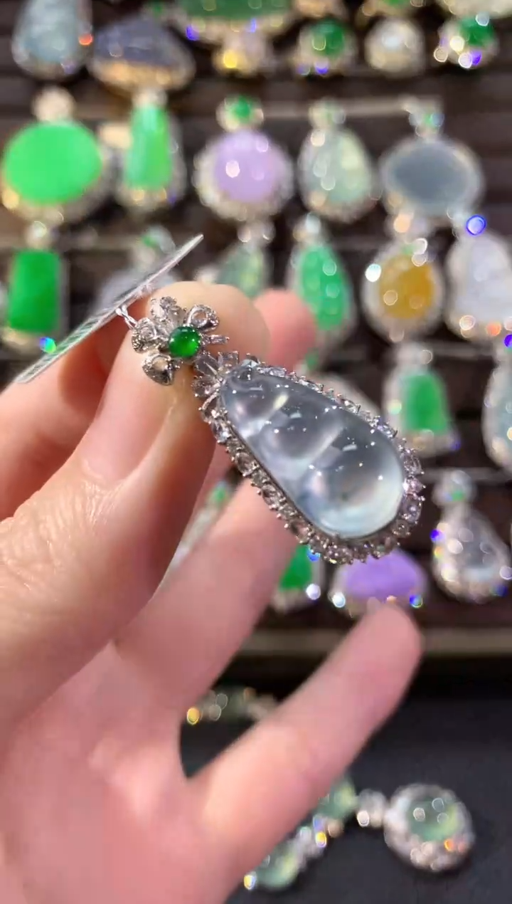 吊坠(不含链)18K金镶嵌翡翠冬日珠宝Q86