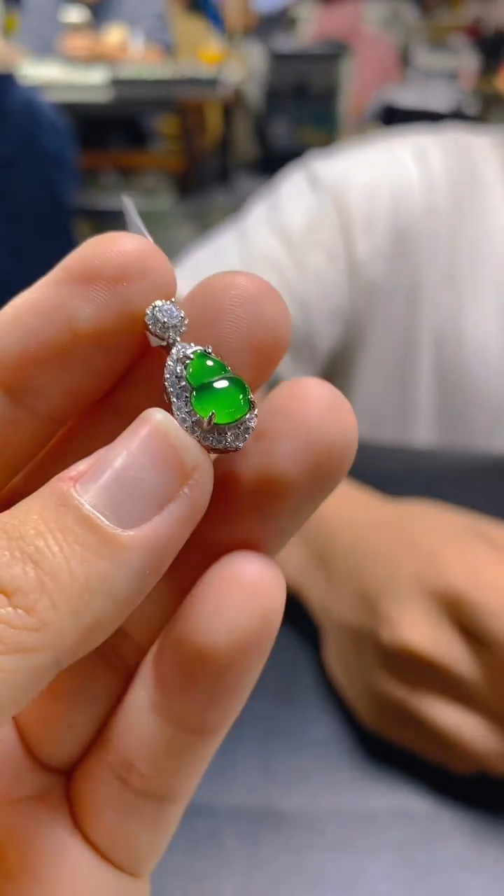 【闪购商品】翡翠吊坠(赠链)未镶嵌0817039572多样性发一