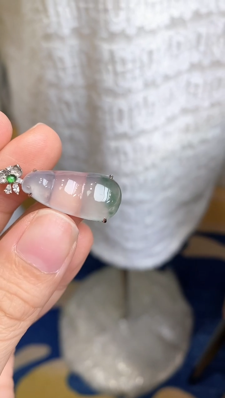 翡翠18K金镶嵌颈饰豆子