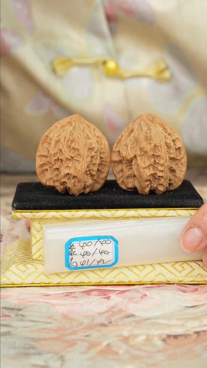 【闪购商品】文玩核桃把件火焰纹