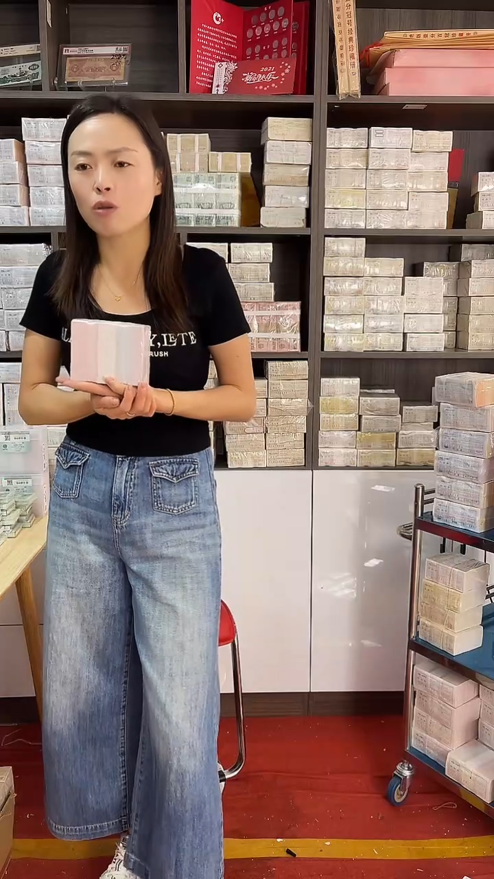 万紫千红P8E0240001全新1万张连